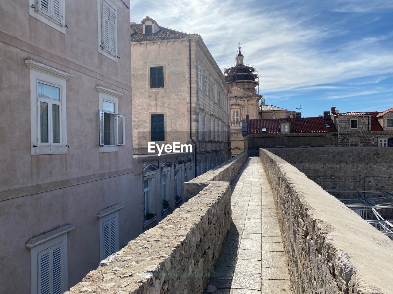 VIEW OF OLD BUILDING AGAINST SKY