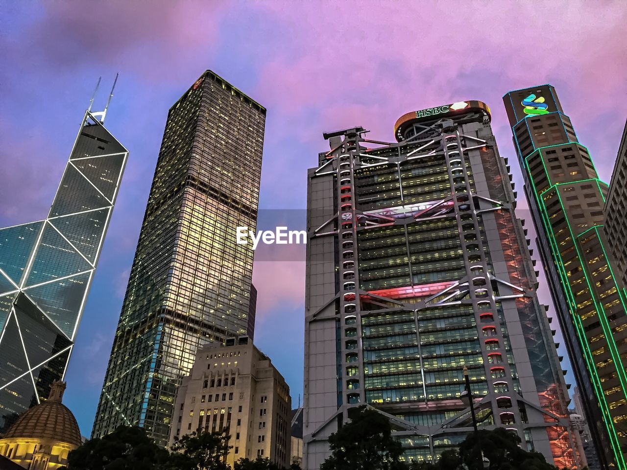 LOW ANGLE VIEW OF MODERN BUILDINGS AGAINST SKY