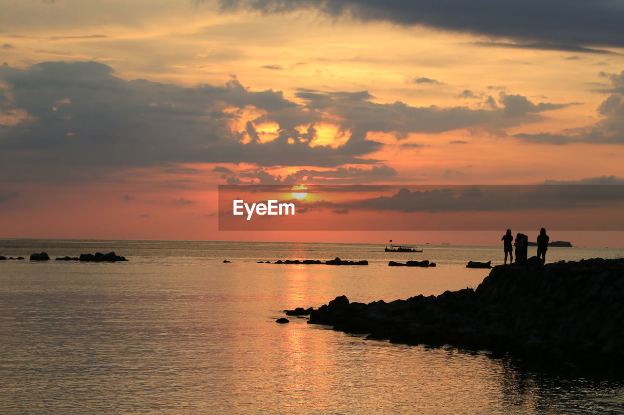 SCENIC VIEW OF SUNSET OVER SEA