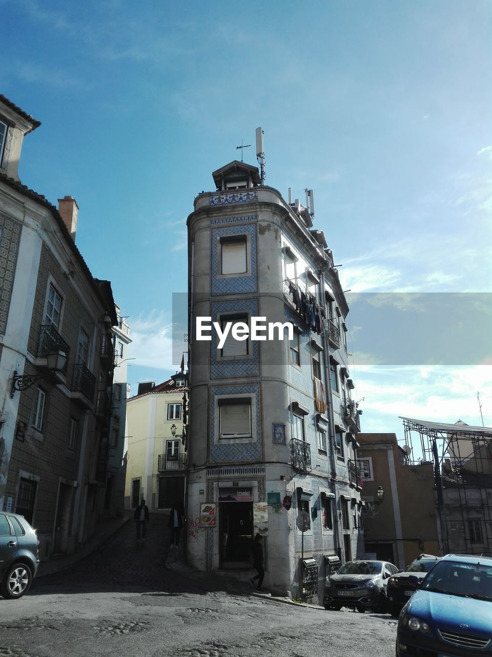 LOW ANGLE VIEW OF BUILDING