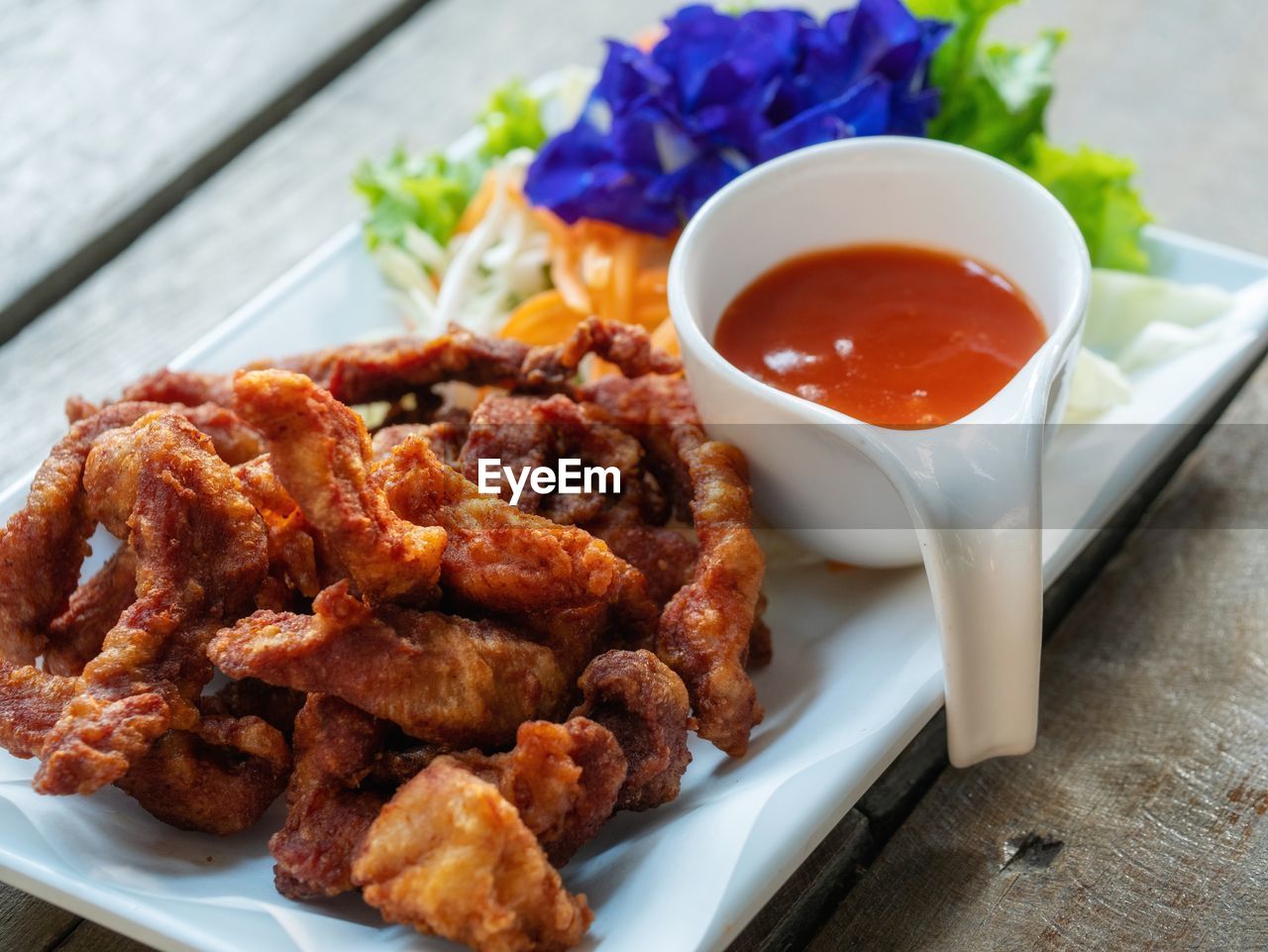 CLOSE-UP OF SERVED FOOD IN BOWL