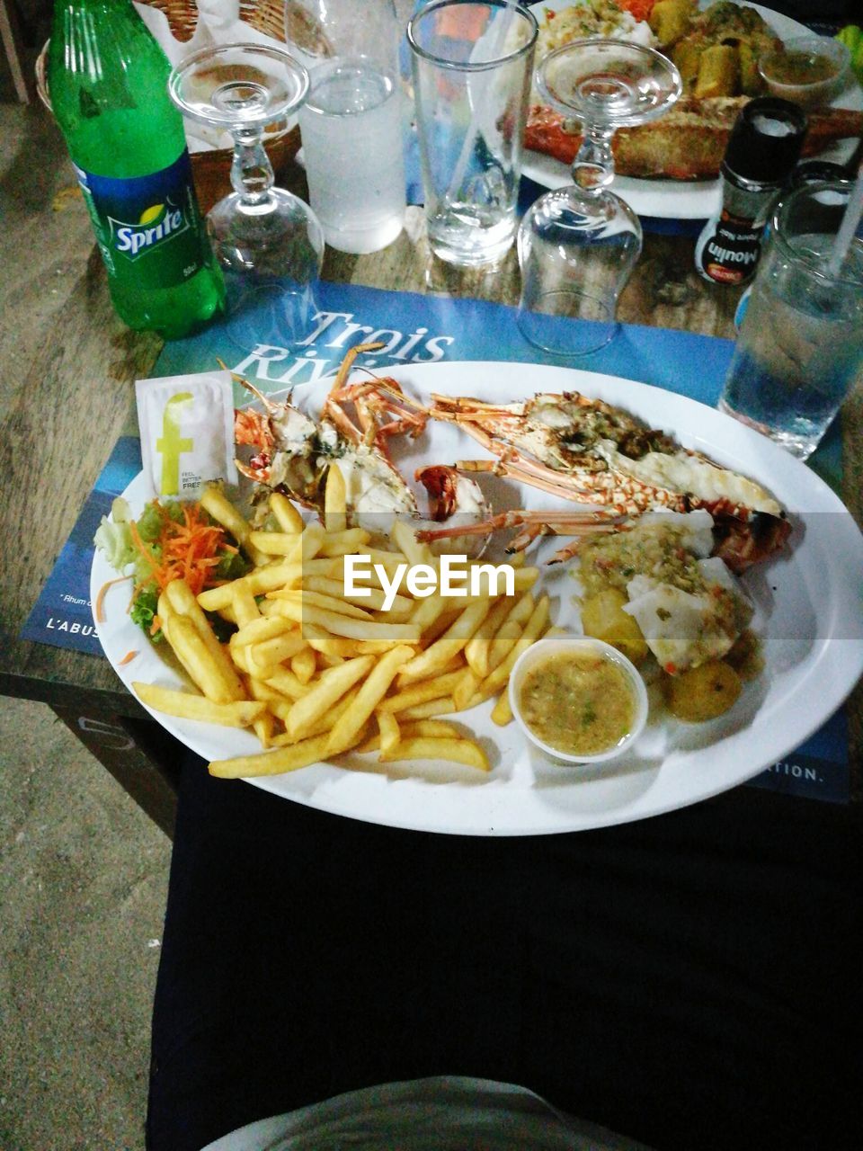 HIGH ANGLE VIEW OF MEAT AND VEGETABLES ON TABLE