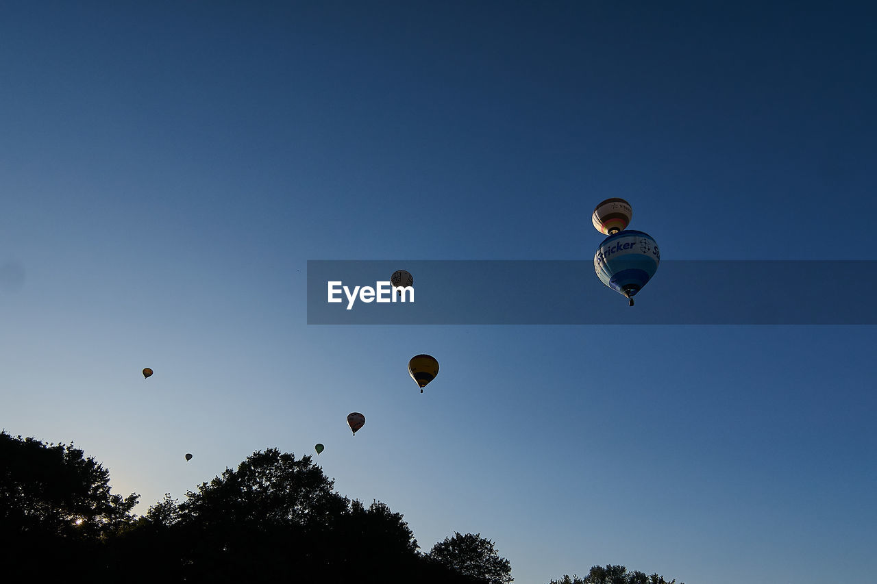 LOW ANGLE VIEW OF HOT AIR BALLOON AGAINST BLUE SKY