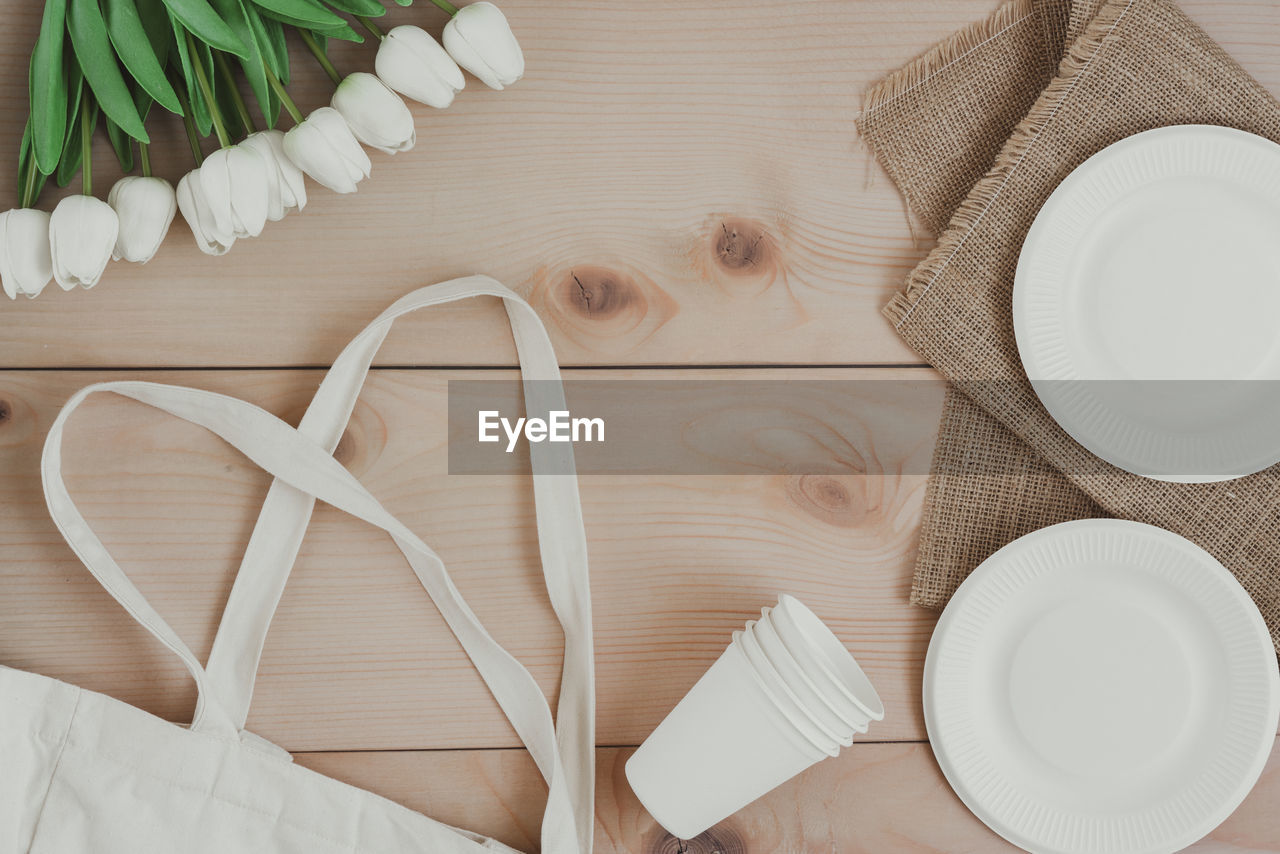 HIGH ANGLE VIEW OF FOOD IN KITCHEN