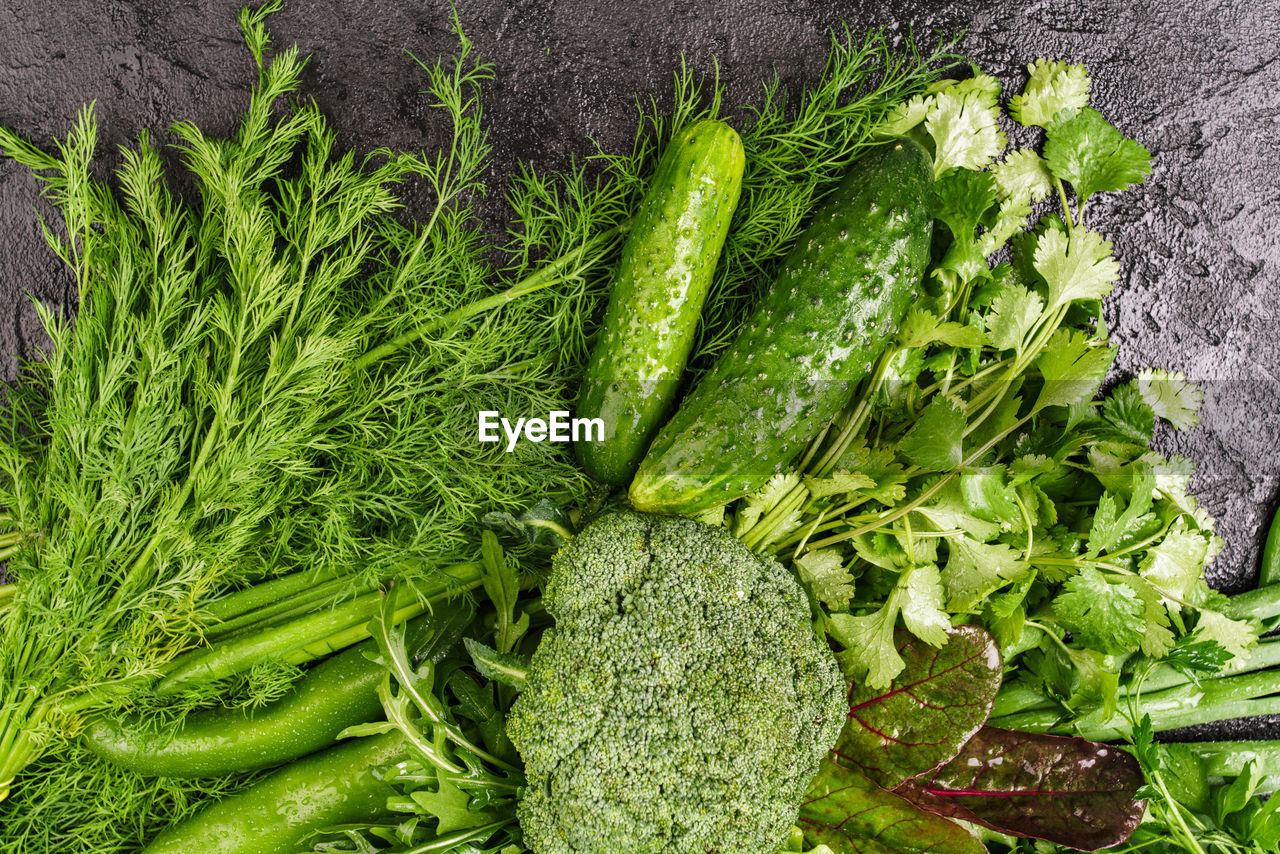 HIGH ANGLE VIEW OF GREEN CHILI