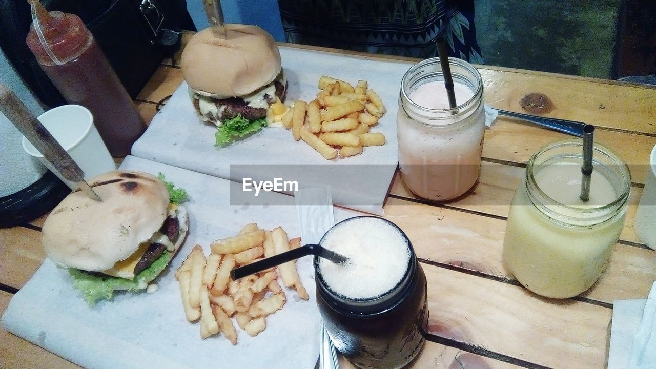 HIGH ANGLE VIEW OF SERVED FOOD