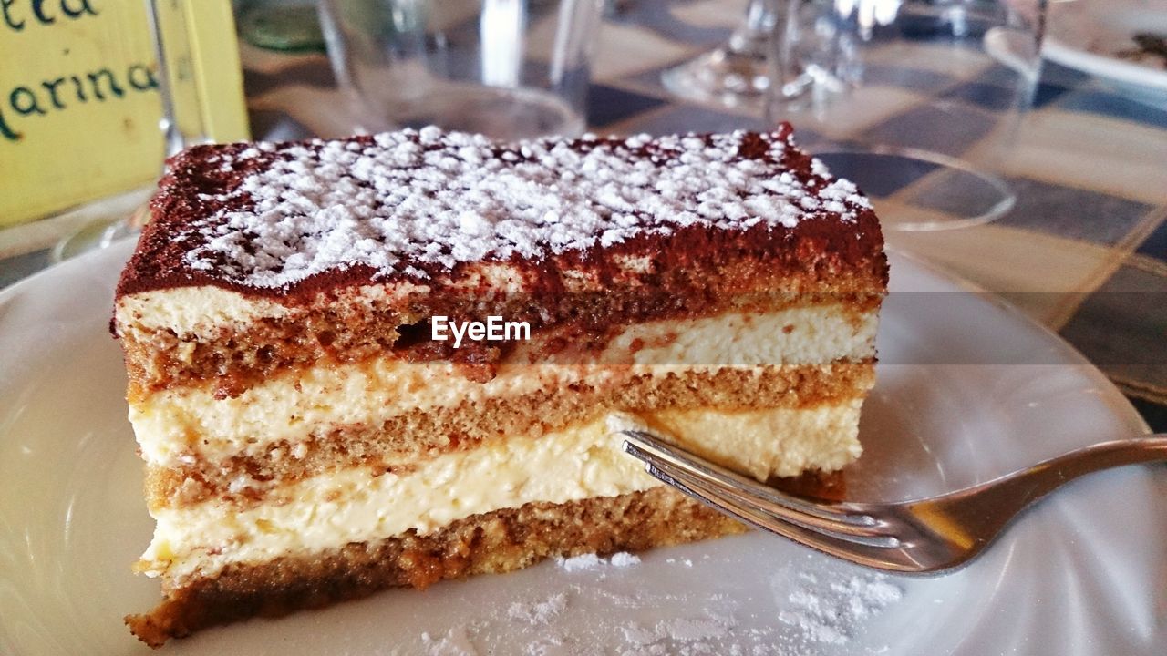 CLOSE-UP OF SWEET FOOD ON TABLE