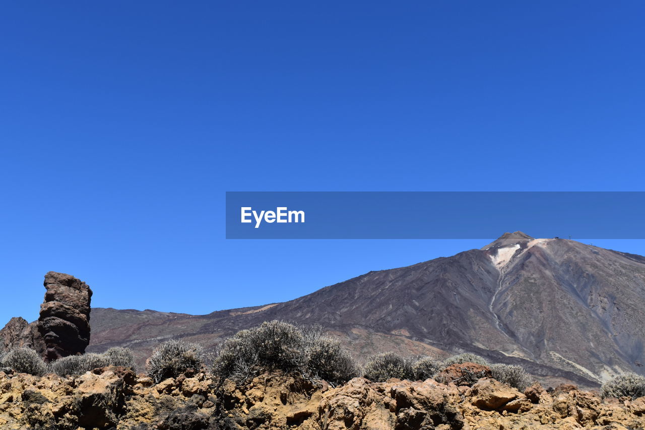 SCENIC VIEW OF ROCKY MOUNTAINS AGAINST CLEAR SKY