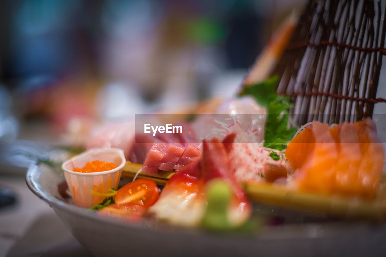 CLOSE-UP OF FOOD IN BOWL