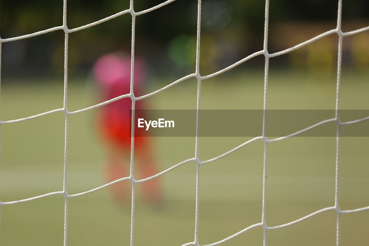 Blick durchs tornetz beim fußball