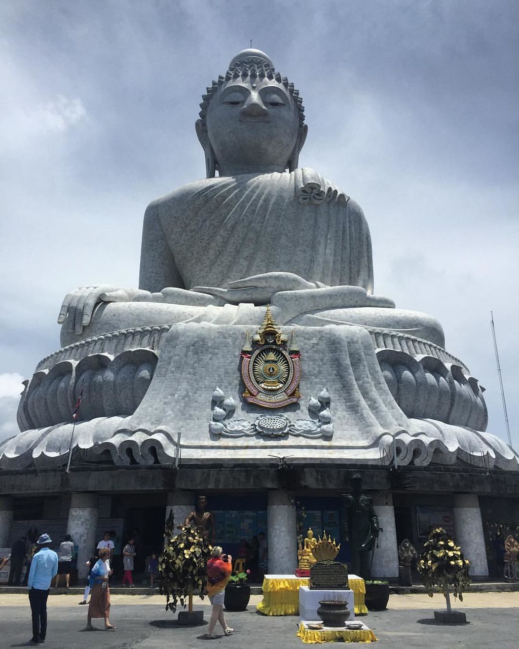 LOW ANGLE VIEW OF A STATUE