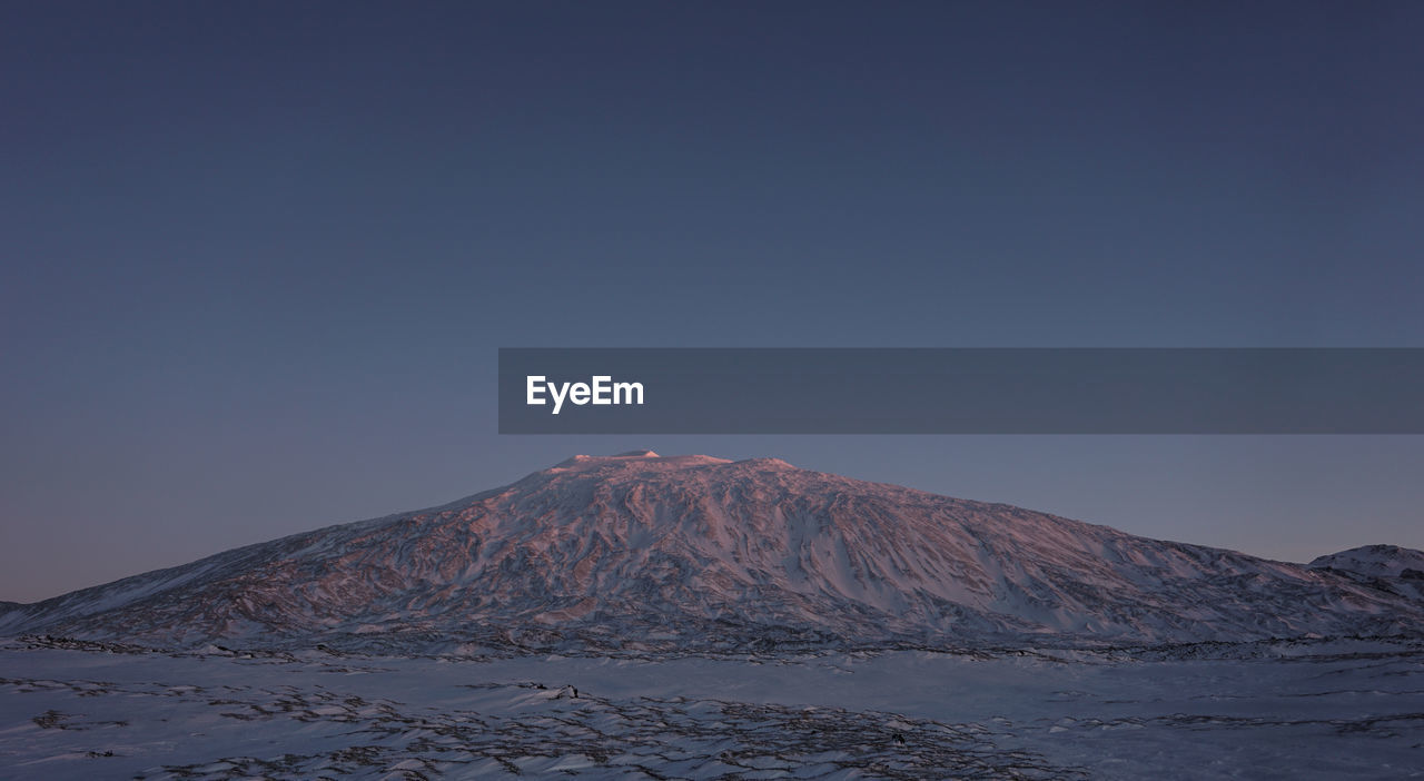 SCENIC VIEW OF SNOWCAPPED MOUNTAIN AGAINST CLEAR SKY