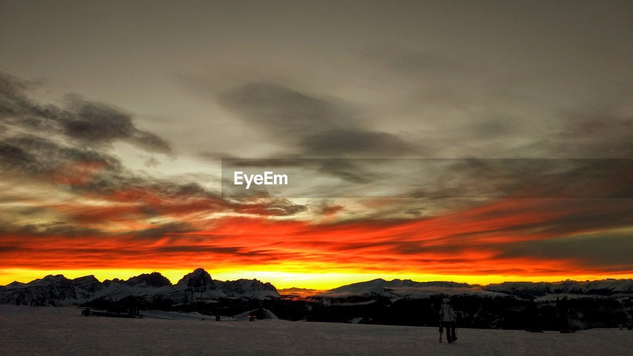 SCENIC VIEW OF DRAMATIC SKY OVER LANDSCAPE DURING SUNSET