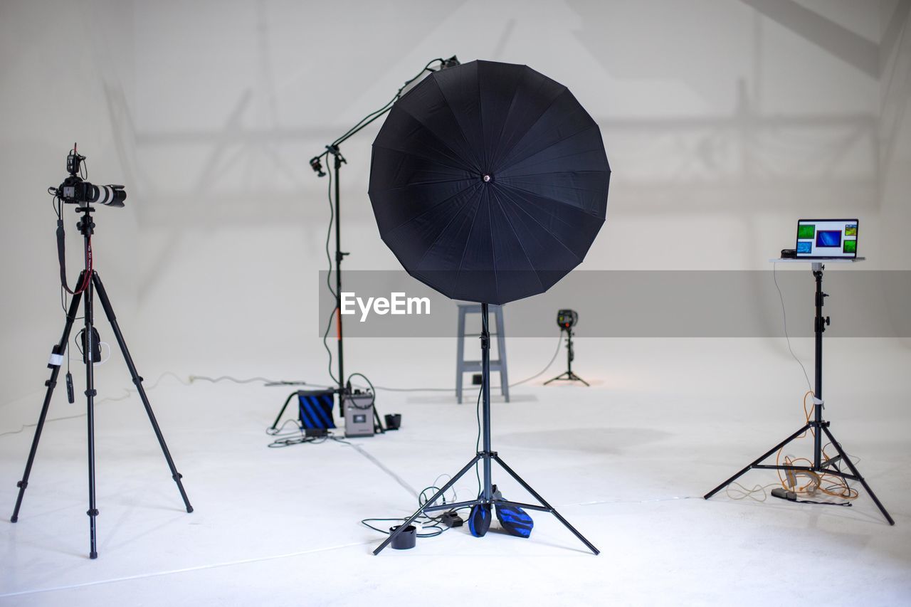 Commercial photography session using a cyclorama and studio lights shooting tethered to a computer.