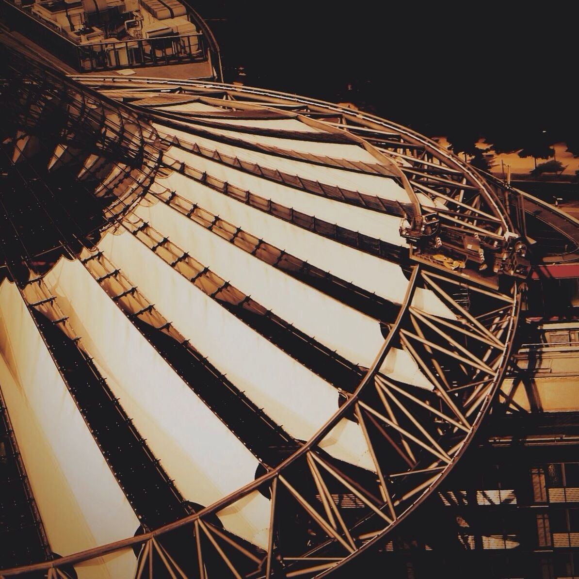 LOW ANGLE VIEW OF FERRIS WHEEL