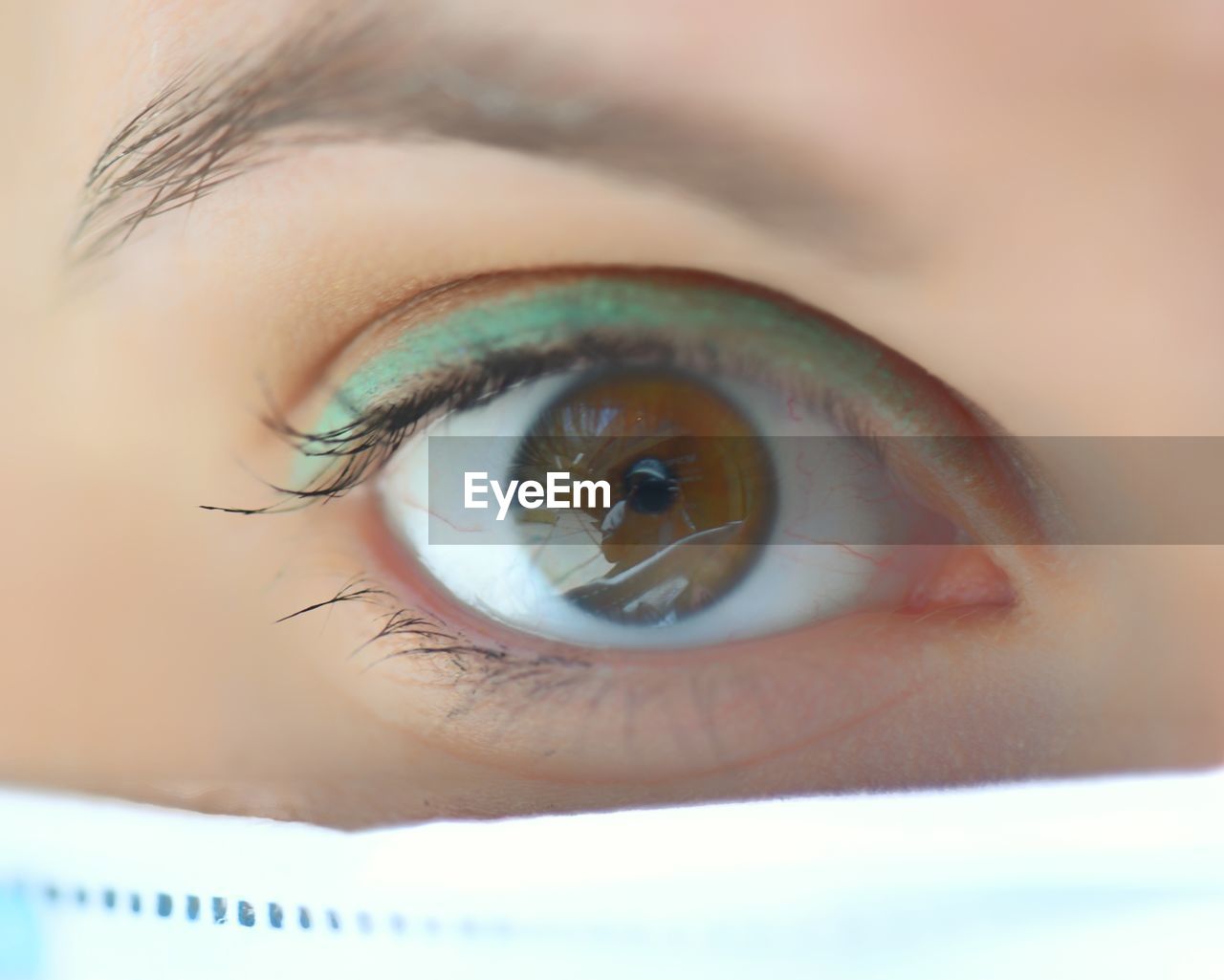 CLOSE-UP PORTRAIT OF WOMAN EYE