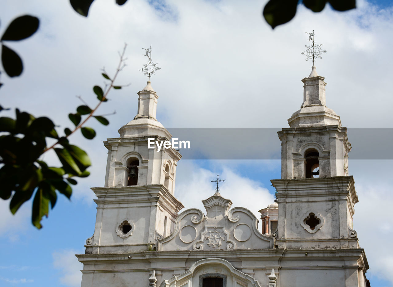 LOW ANGLE VIEW OF CATHEDRAL AGAINST SKY