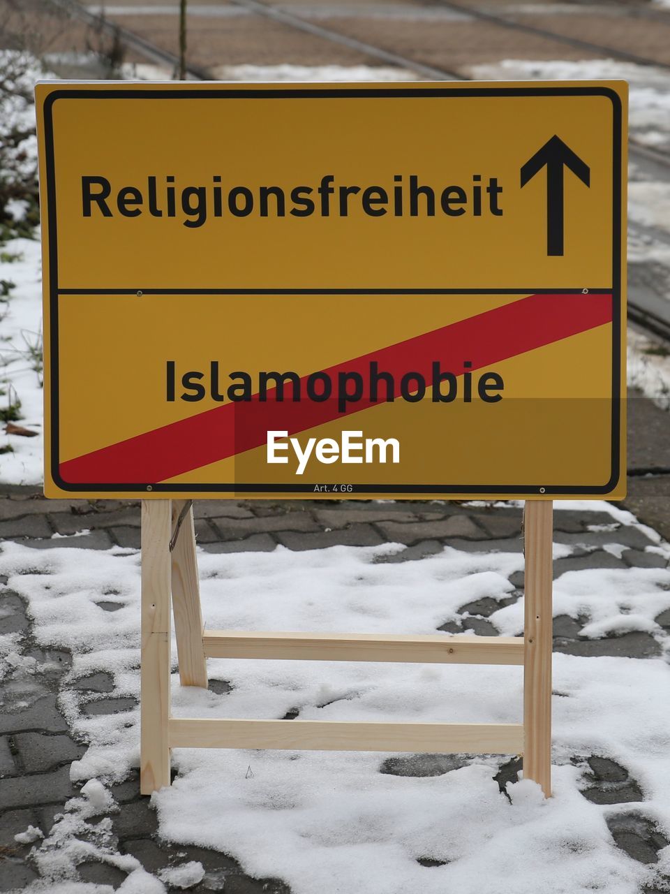 INFORMATION SIGN ON SNOW COVERED STREET