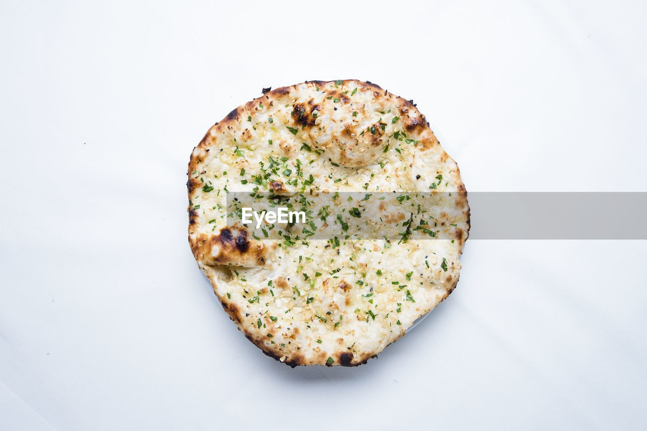 HIGH ANGLE VIEW OF PIZZA IN PLATE AGAINST WHITE BACKGROUND