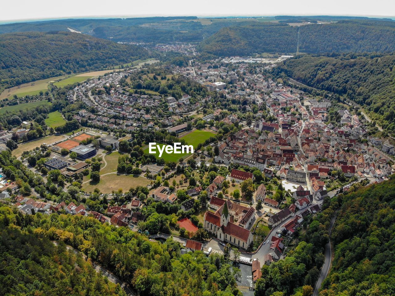 HIGH ANGLE VIEW OF BUILDINGS AND TREES IN CITY