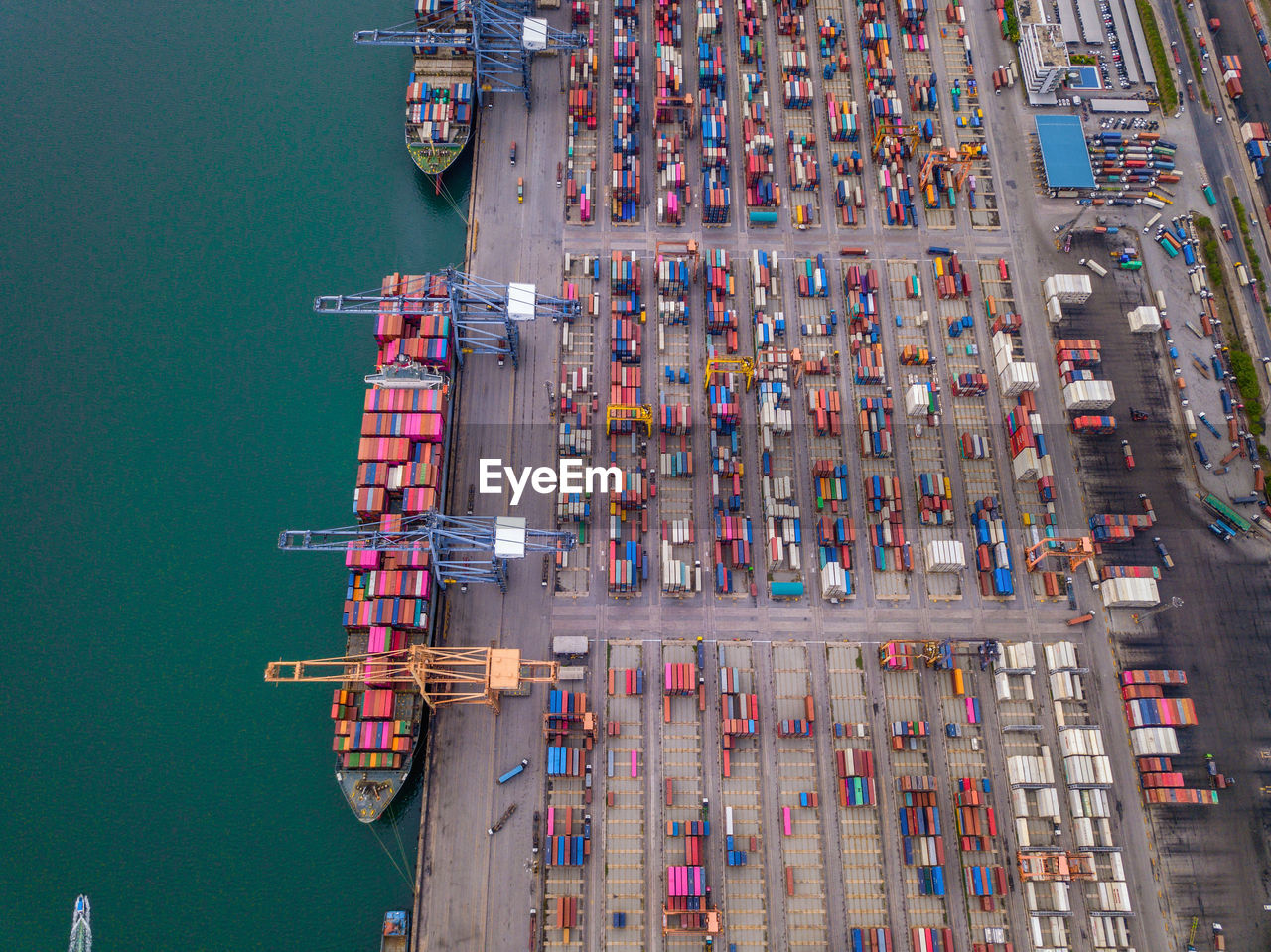 HIGH ANGLE VIEW OF COMMERCIAL DOCK AGAINST PIER