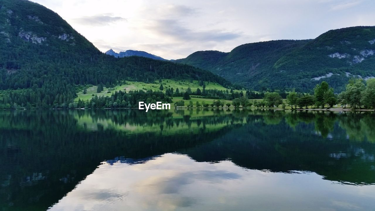 SCENIC VIEW OF LAKE AGAINST MOUNTAINS