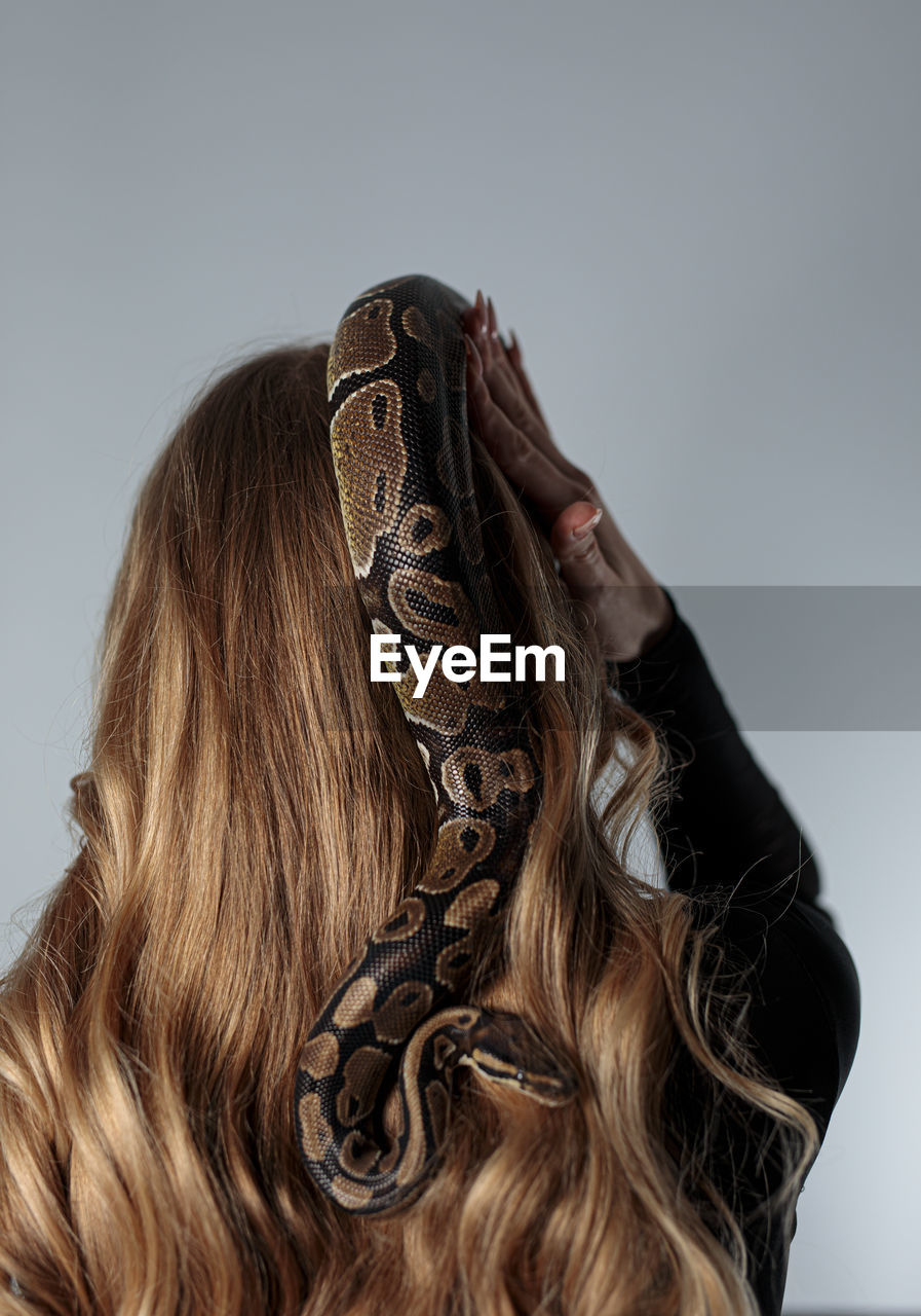 human hair, long hair, hairstyle, studio shot, adult, one person, women, portrait, gray background, indoors, headshot, brown, brown hair, gray, human head, young adult, blond hair, rear view, fashion, sculpture, clothing