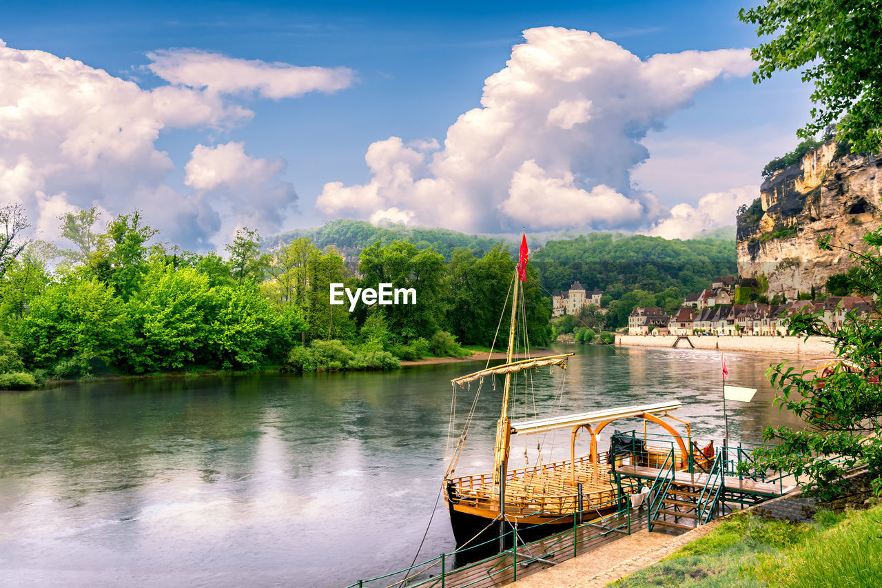 La roque-gageac, on river dordogne, member of the the most beautiful villages of france association.