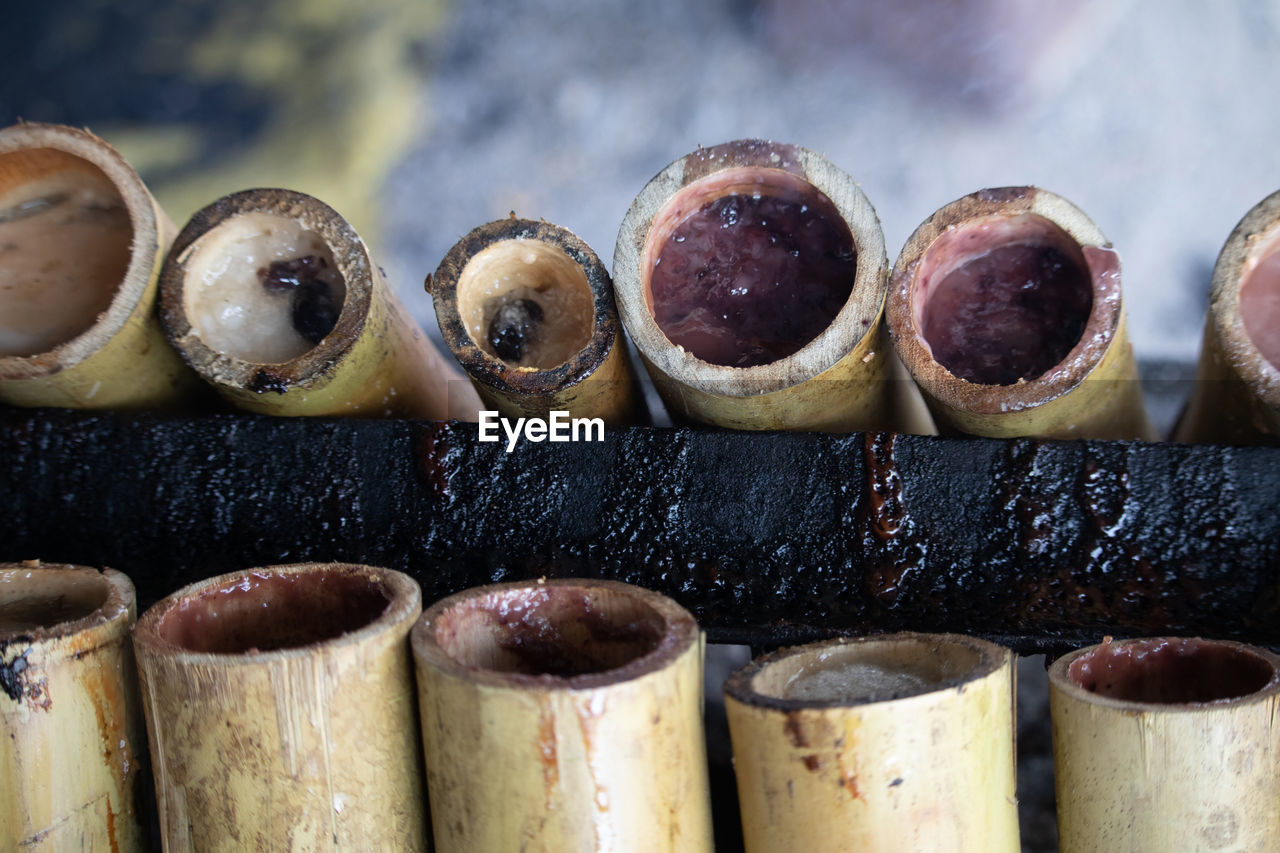 CLOSE-UP OF EGGS