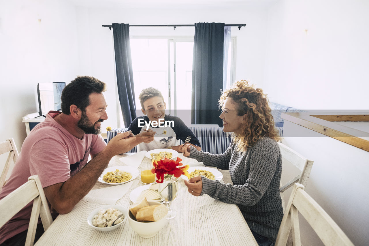 GROUP OF PEOPLE SITTING IN A RESTAURANT