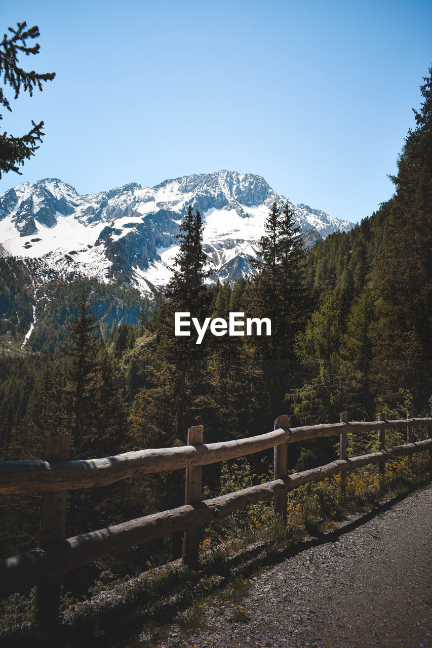 SCENIC VIEW OF SNOWCAPPED MOUNTAIN AGAINST SKY