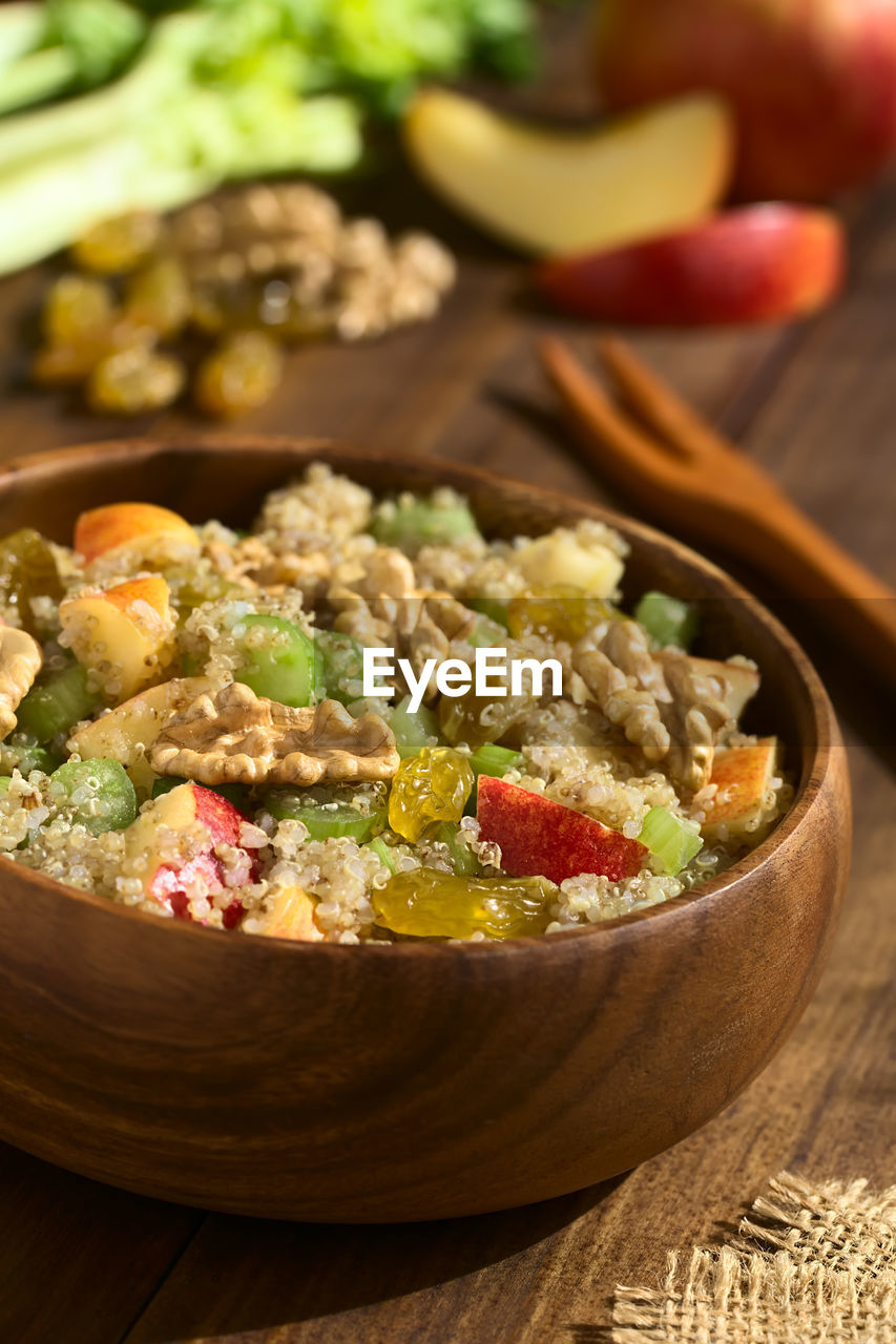 CLOSE-UP OF SALAD IN BOWL