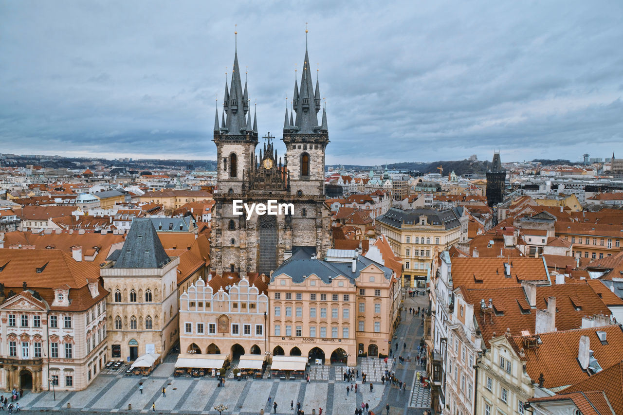 VIEW OF BUILDINGS IN CITY