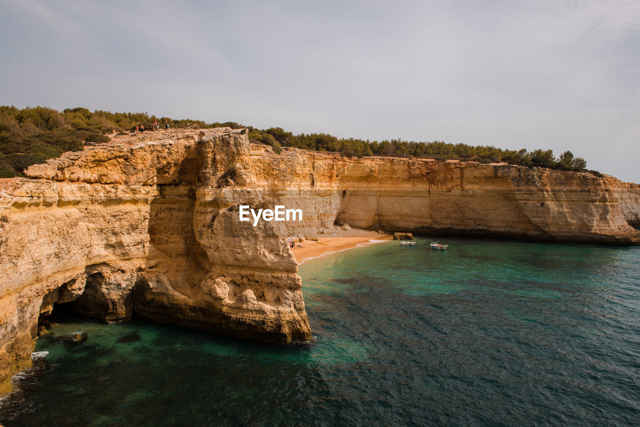 SCENIC VIEW OF SEA AGAINST ROCKS