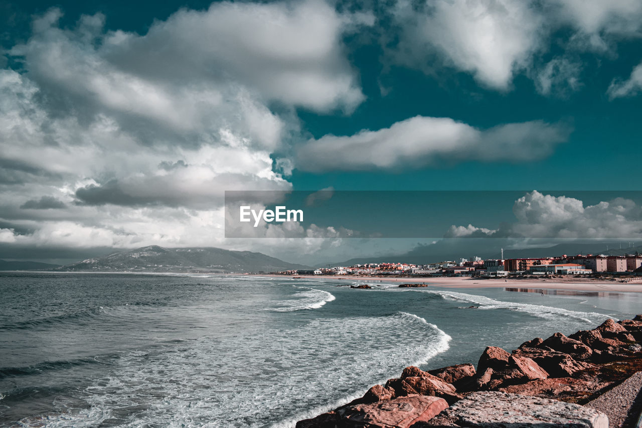 PANORAMIC VIEW OF SEA AGAINST SKY