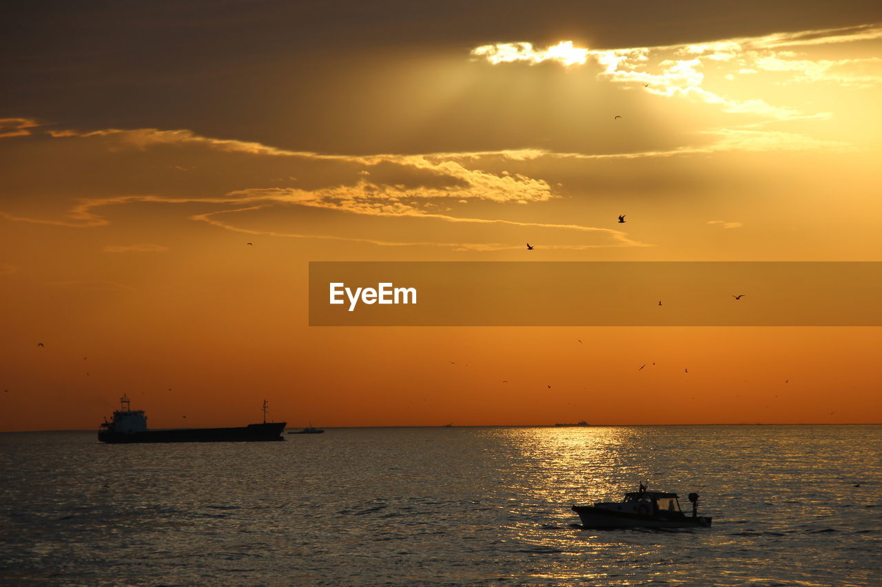 SCENIC VIEW OF SUNSET OVER SEA