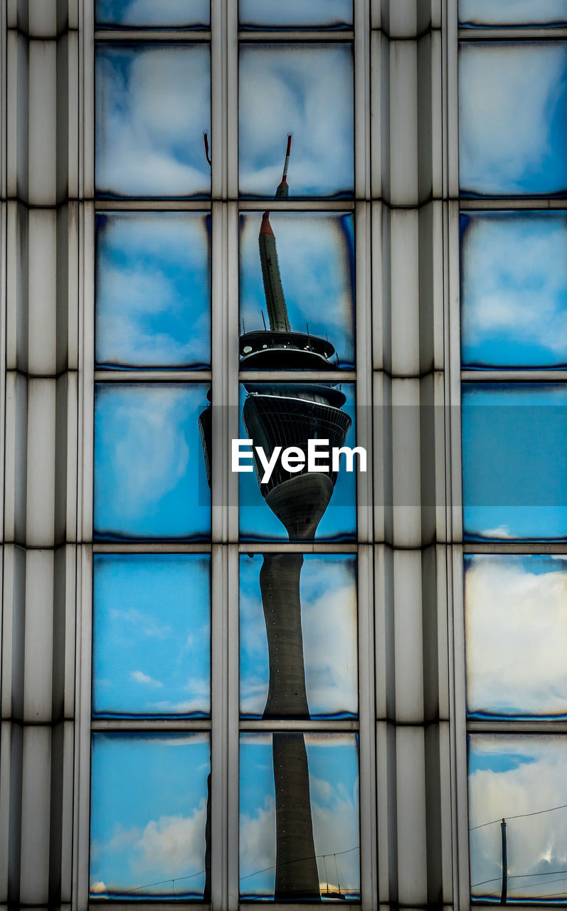Reflektionen des rheinturms