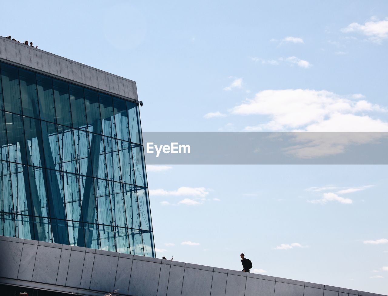 LOW ANGLE VIEW OF MODERN STRUCTURE AGAINST SKY