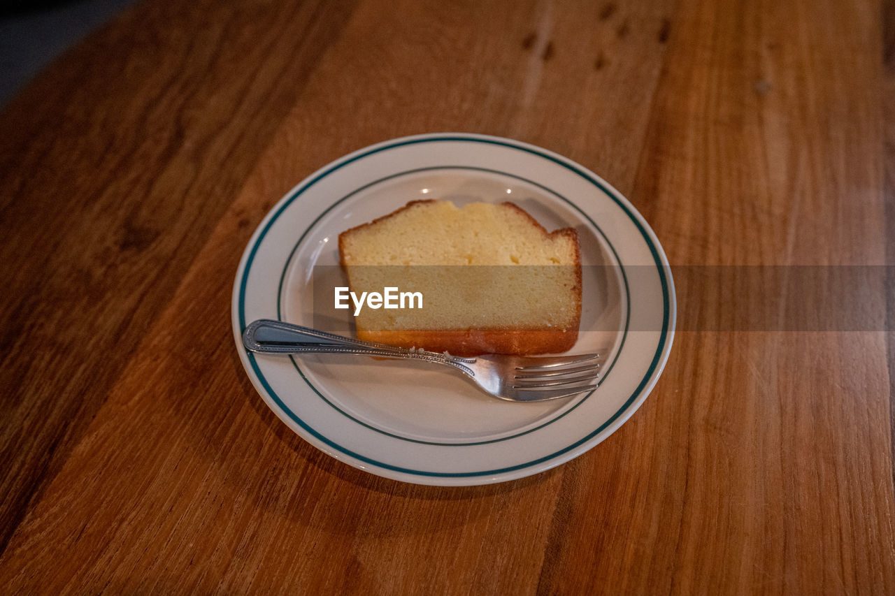 HIGH ANGLE VIEW OF CAKE ON TABLE