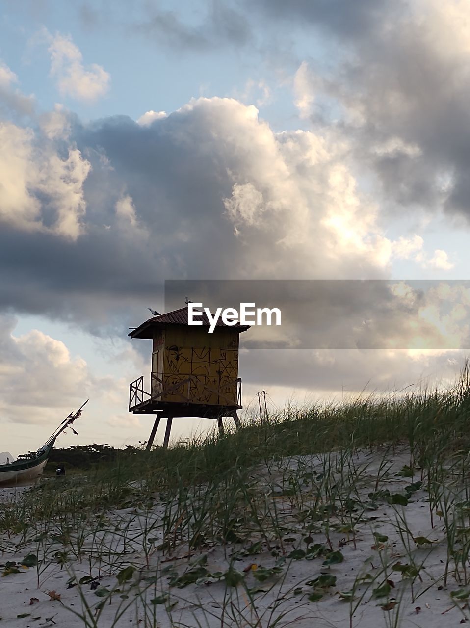 BUILT STRUCTURE ON LAKE AGAINST SKY