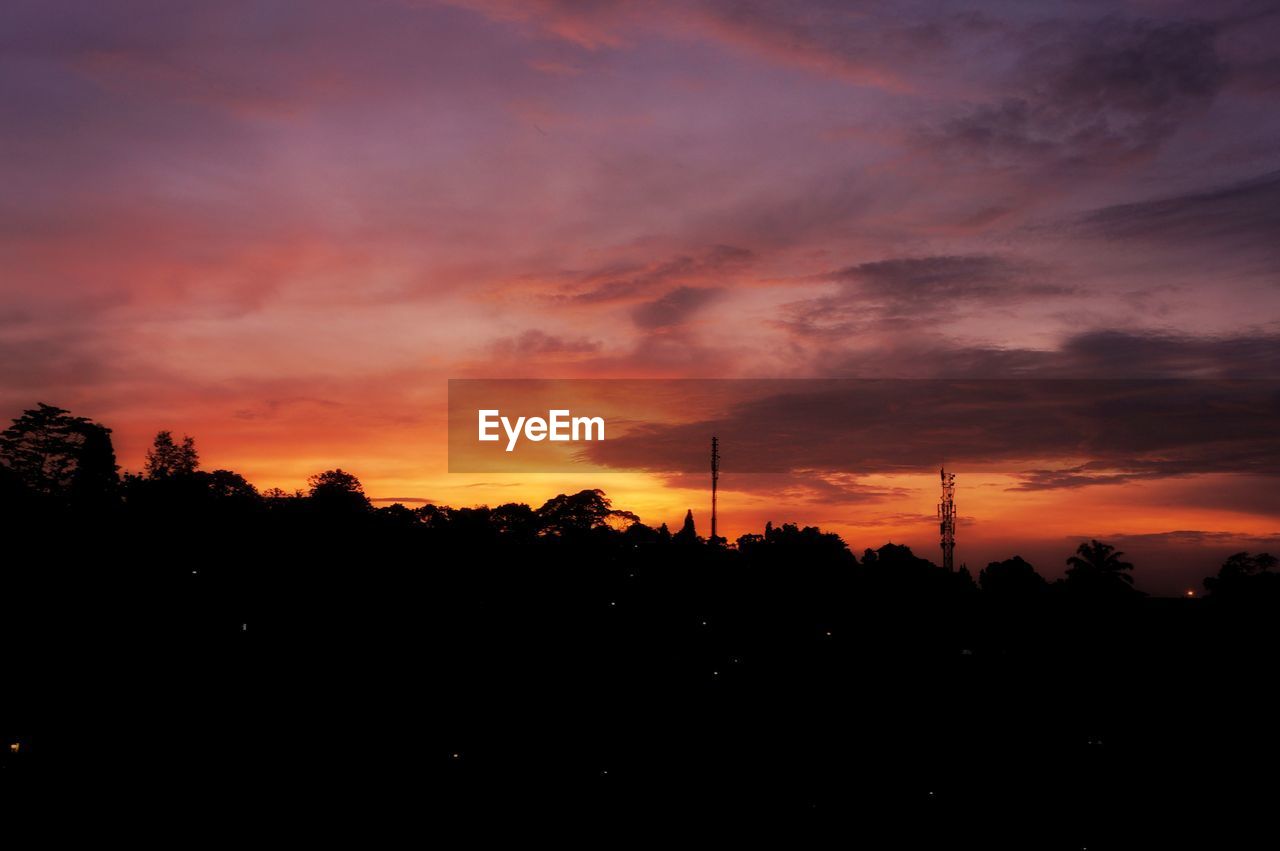 SCENIC VIEW OF SILHOUETTE LANDSCAPE AGAINST DRAMATIC SKY