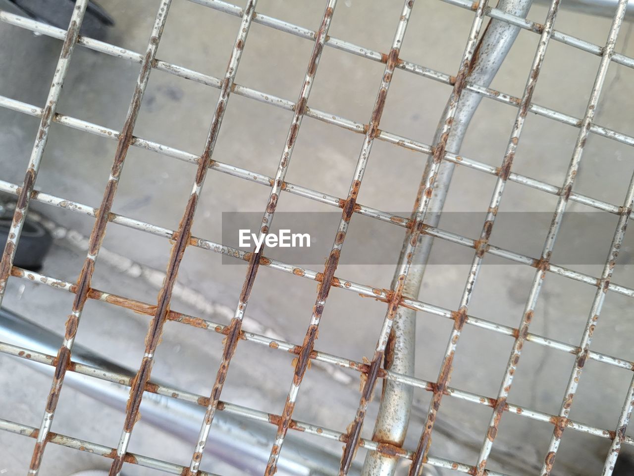 chain-link fencing, net, wall, pattern, mesh, no people, metal, full frame, fence, backgrounds, line, flooring, chainlink fence, day, floor, outdoors, iron, protection, wire, security, close-up, architecture, nature, high angle view
