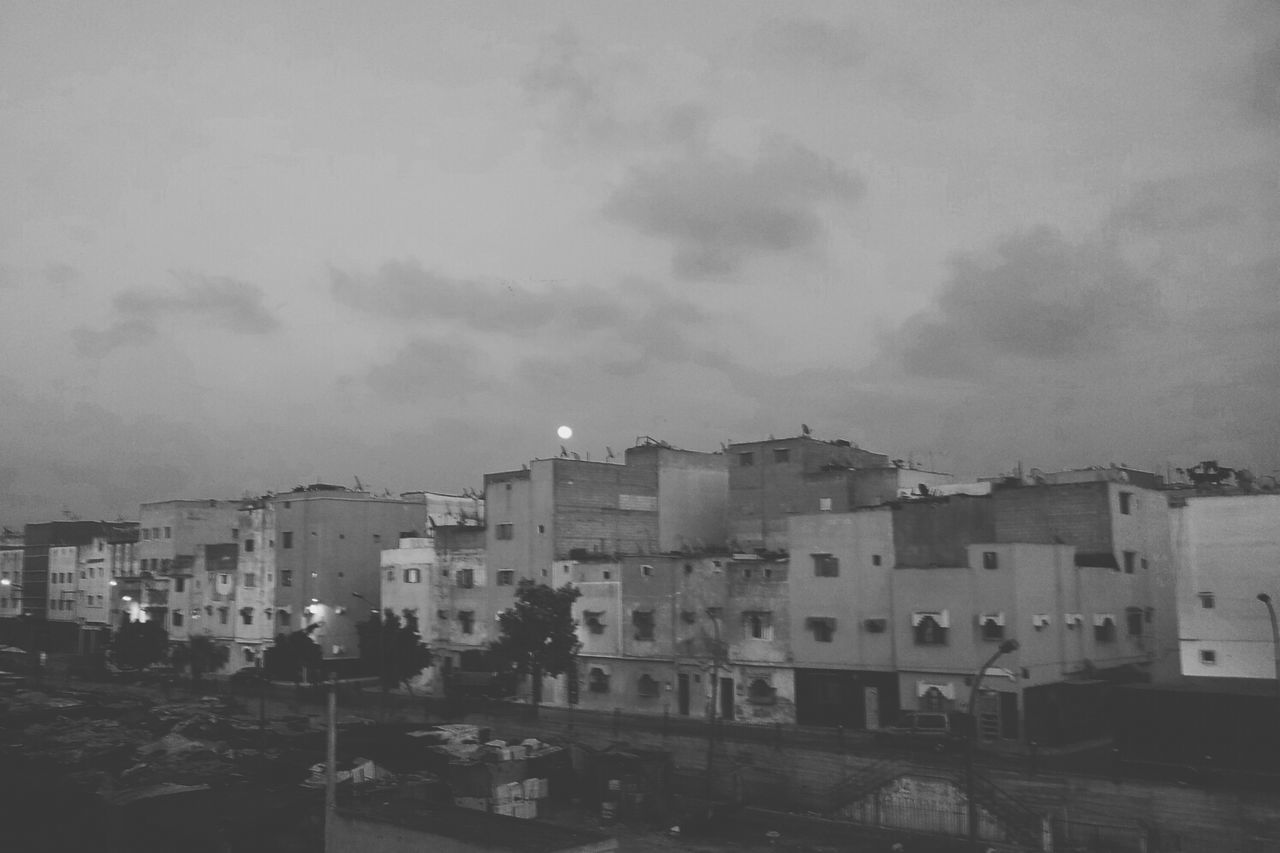 VIEW OF RESIDENTIAL BUILDINGS AGAINST CLOUDY SKY