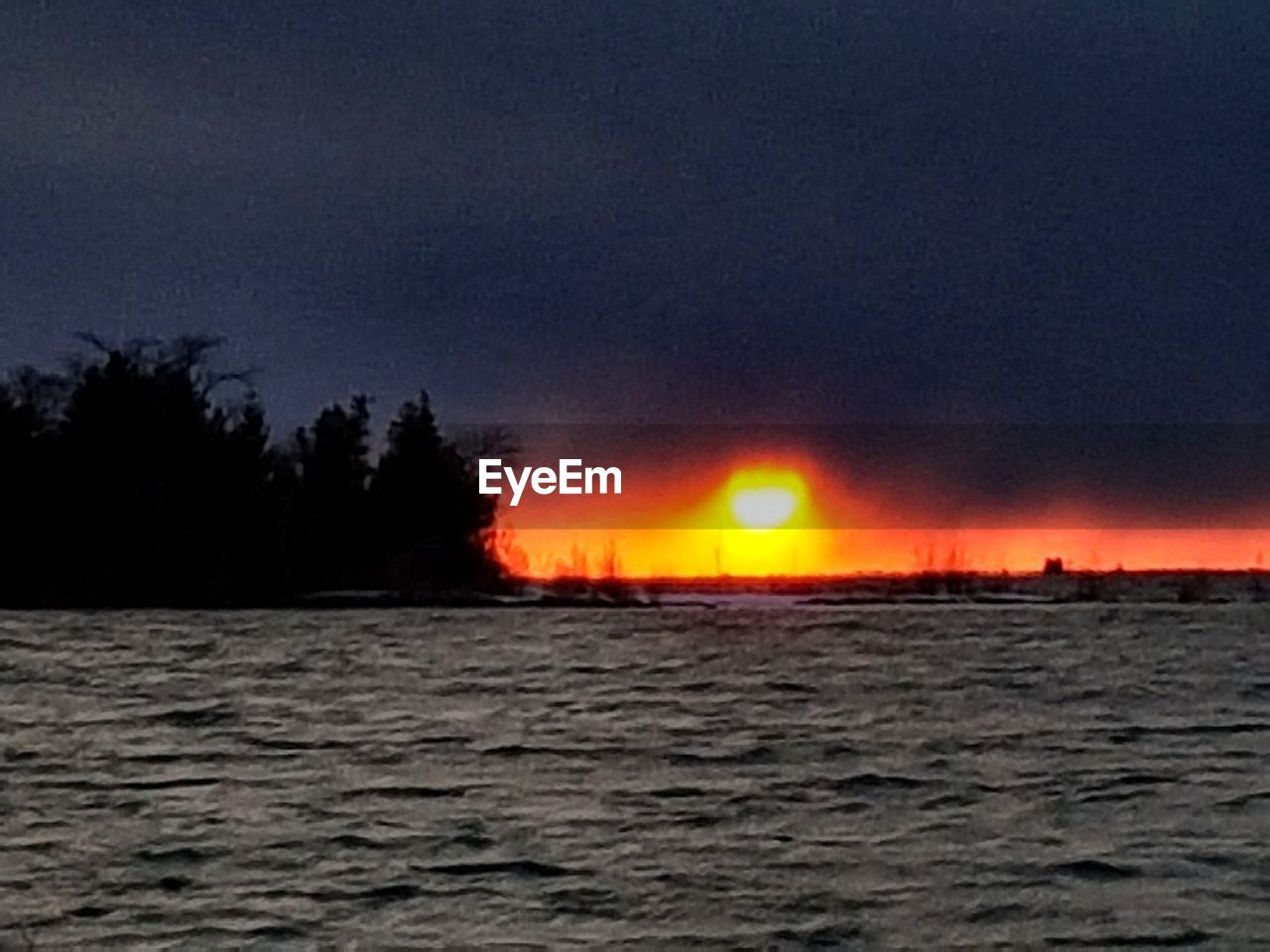 SCENIC VIEW OF BEACH AGAINST SKY AT SUNSET