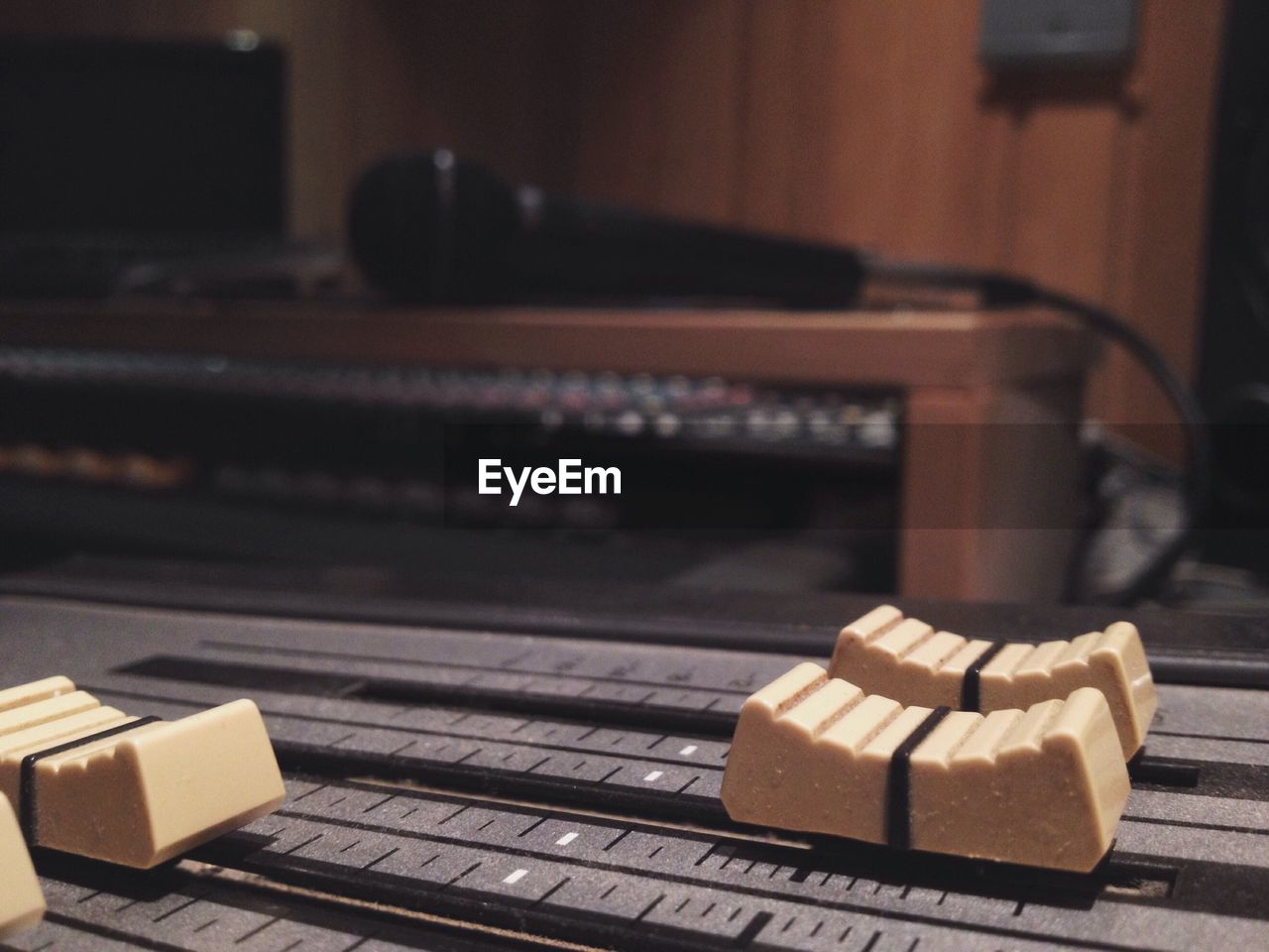 CLOSE-UP OF PIANO ON TABLE