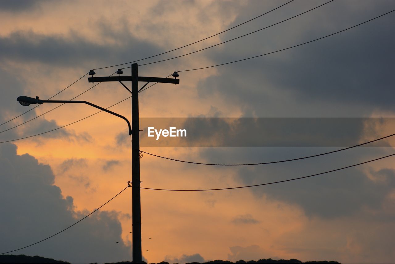 LOW ANGLE VIEW OF SILHOUETTE ELECTRICITY PYLON AGAINST SKY