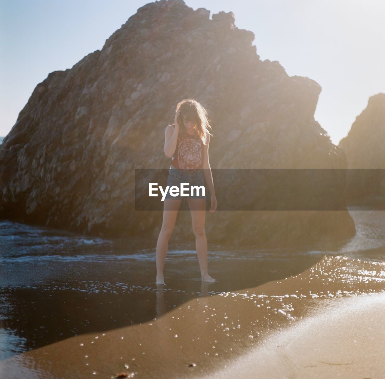 FULL LENGTH OF WOMAN STANDING ON SHORE