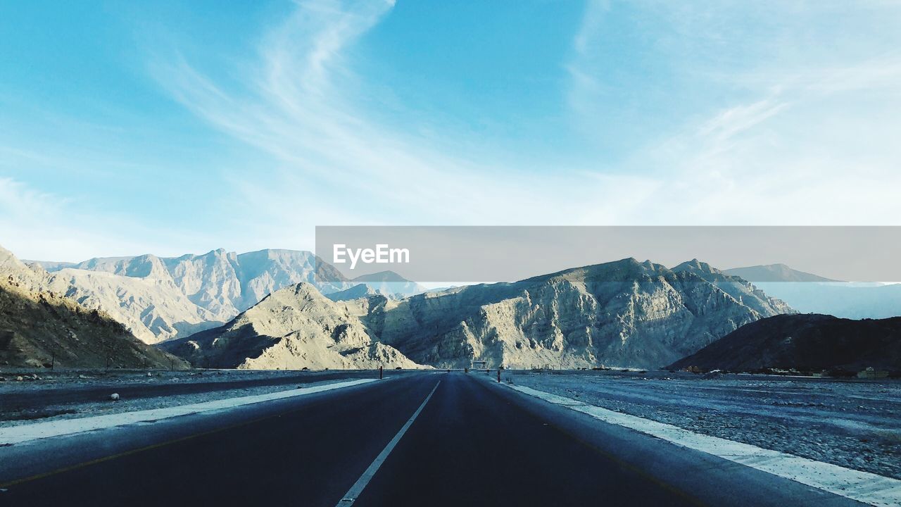 ROAD BY MOUNTAIN AGAINST SKY