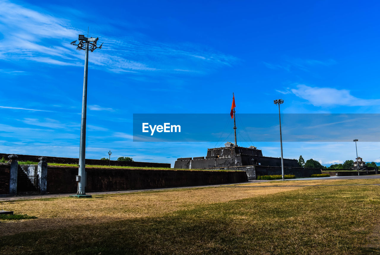 LOW ANGLE VIEW OF CROSS ON FIELD