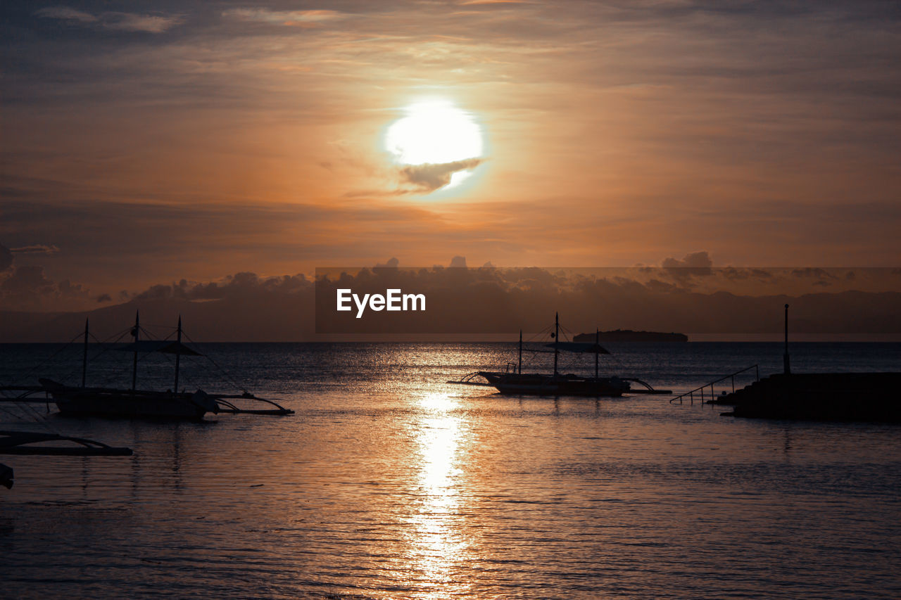 VIEW OF SEA AGAINST SKY DURING SUNSET